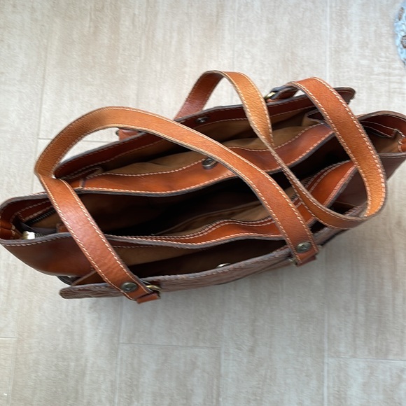 Patricia Nash Large Brown Tooled Leather Bucket Tote - Picture 10 of 12